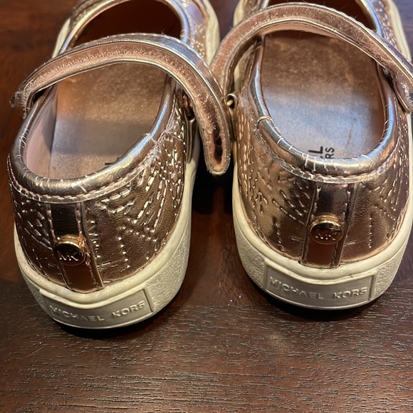 2 Pr Gold Shoes Michael Kors & Gap Velcro Strap Bunny Bows Toddler 7 - Picture 3 of 8